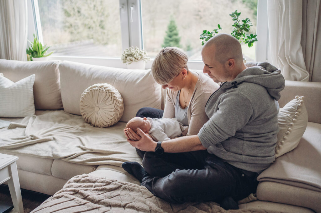 Babyfotos, Babybilder, Neugeborenenshooting, Newbornshooting, Newborn shooting, Babyshooting, Baby Fotoshooting, Babyfotoshooting, Neugeborenenfotos, Koeln, Siegen, Olpe, Wenden, Attendorn, Freudenberg, Gummersbach, Hagen, Dortmund, Bergisch Gladbach, Gießen, Familienfotos, Familienshooting, Familienfotoshooting, Geschenk zur Geburt, Weihnachtsgeschenk, Hebamme, Babybauchfotos, Babybauchshooting, Tageslichtstudio, Tageslichtstuido Wenden, Homeshooting