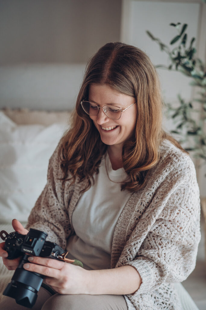 Fotograf Olpe, Fotograf Siegen, Fotograf Gummersbach, Fotograf Sauerland, Babyfotos, Babybilder, Neugeborenenshooting, Newbornshooting, Newborn shooting, Babyshooting, Baby Fotoshooting, Babyfotoshooting, Neugeborenenfotos, Koeln, Siegen, Olpe, Wenden, Attendorn, Freudenberg, Gummersbach, Hagen, Dortmund, Bergisch Gladbach, Gießen, Familienfotos, Familienshooting, Familienfotoshooting, Geschenk zur Geburt, Weihnachtsgeschenk, Hebamme, Babybauchfotos, Babybauchshooting, Tageslichtstudio, Tageslichtstudio Wenden