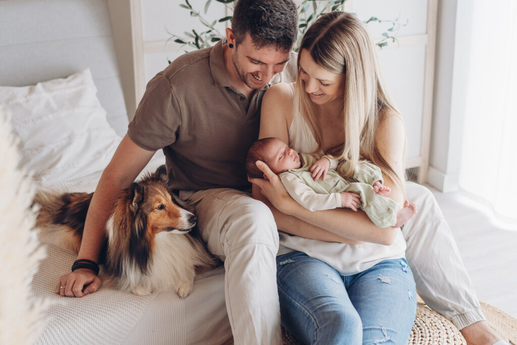 Babyfotos, Babybilder, Neugeborenenshooting, Newbornshooting, Newborn shooting, Babyshooting, Baby Fotoshooting, Babyfotoshooting, Neugeborenenfotos, Koeln, Siegen, Olpe, Wenden, Attendorn, Freudenberg, Gummersbach, Hagen, Dortmund, Bergisch Gladbach, Gießen, Familienfotos, Familienshooting, Familienfotoshooting, Geschenk zur Geburt, Weihnachtsgeschenk, Hebamme, Babybauchfotos, Babybauchshooting, Tageslichtstudio, Tageslichtstudio Wenden